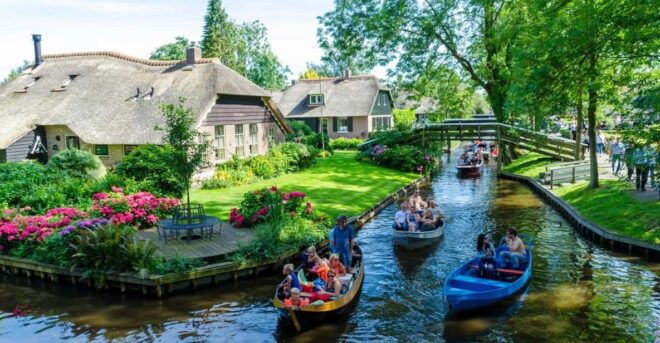 A Day Tour From Amsterdam to Amersfoort and Giethoorn (Turkish) - Amsterdam Departure and Pickup