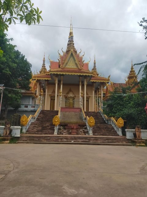 A Day TukTuk Handicrafts Bambootrain Killing&BatCaves,Sunset - Phnom Sampov’s Killing Cave and Bat Sunset