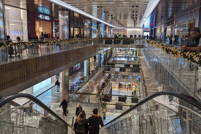 A Day Walk Between the Skyscraper Clusters of Manhattan - Exploring Midtowns Architectural Marvels