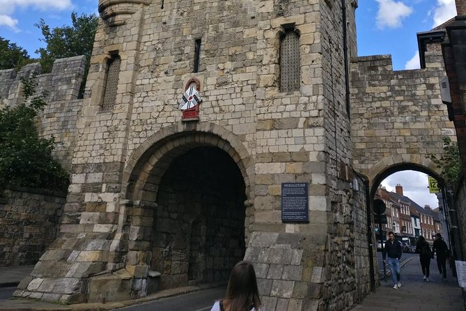 A Fatal Feud - An Immersive Treasure Hunt Murder Mystery - The Secret City - Whats Included