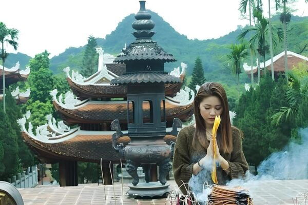 A Full-Day Trip to Perfume Pagoda - Tour Guide Services