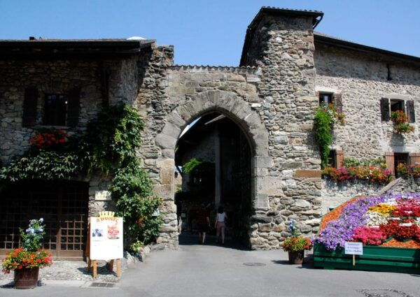 A Guided Tour of the Medieval Village of Yvoire - What to Bring