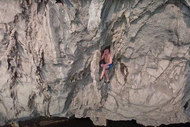 A half day deep water soloing in Lan Ha Bay - Cat Ba. - Discovering the Deep Water Soloing Experience in Lan Ha Bay