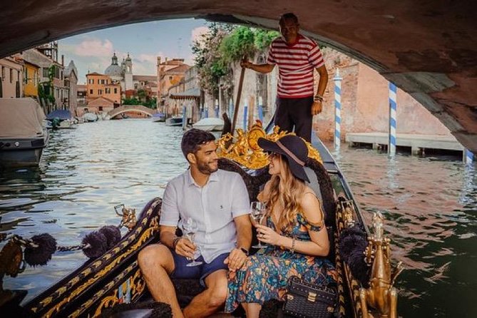 A Luxury Gondola Tour in Venice: Onboard Aperitif and Serenade - Frequently Asked Questions