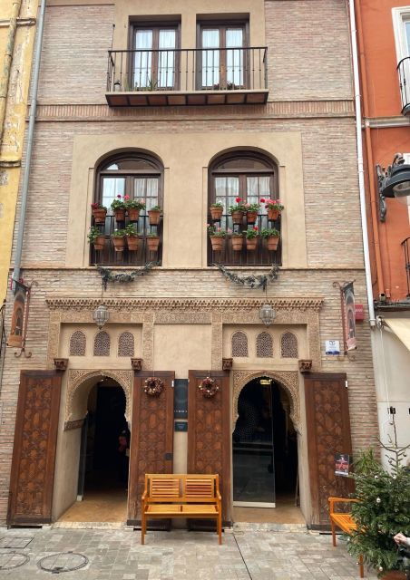 A Malaga Meander: The Ancient City's History - Audio Tour - Meeting Point and Requirements