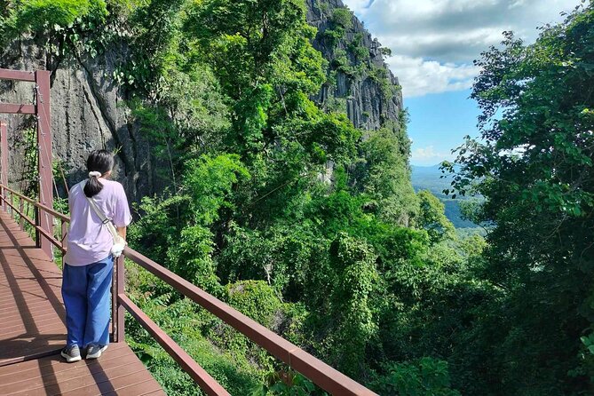 A Mountain Top Temples Wat Chalermphrakiat Lampang - How to Visit and Explore