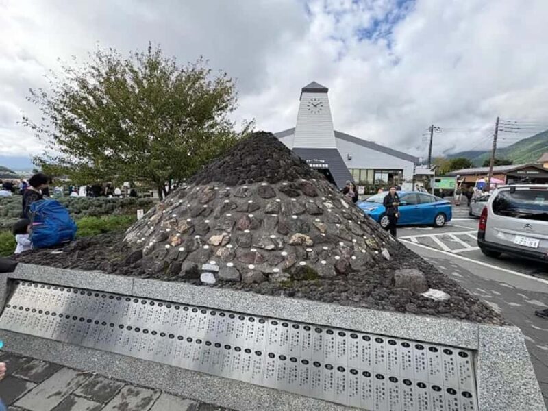 A Nature Escape to Fuji and Lake Kawaguchiko Guided Tour - The Iconic Chureito Pagoda: Climb and Capture