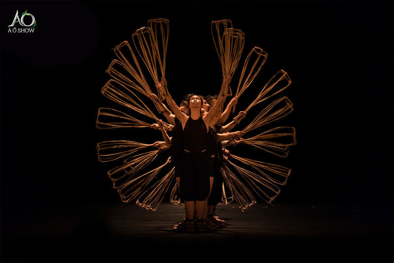 A O Show Ticket at Saigon Opera House - How the hour unfolds