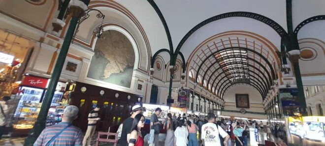 A Quick Trip Around Saigon City - Saigon Central Post Office