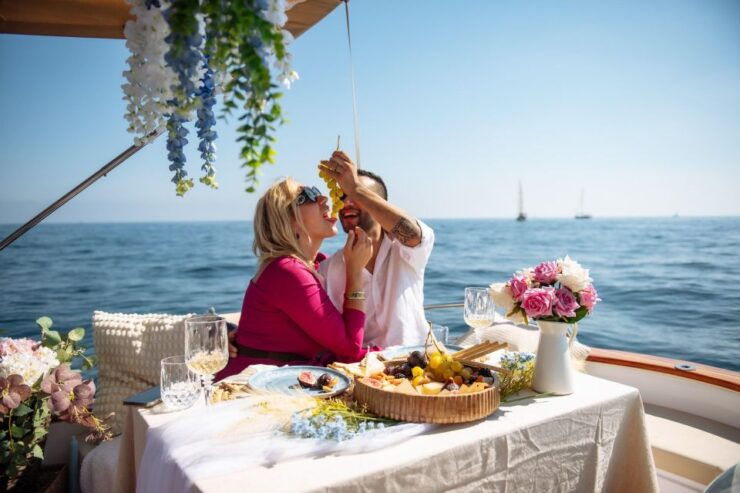 A Romantic Date on a Boat - Package Details