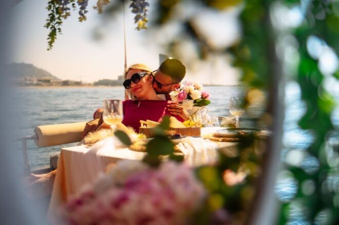 A Romantic Date on a Boat - Itinerary