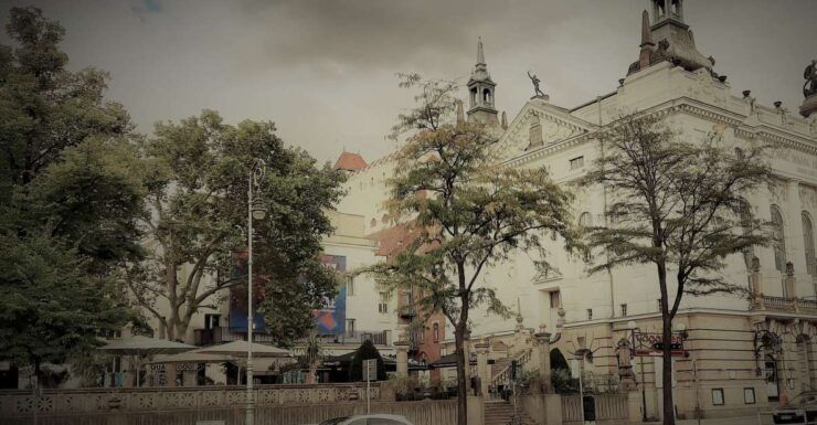 A Suitcase Full of Longing - Accompanied by Mascha Kaléko - The Roaring 20s Historical Exploration