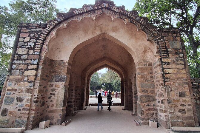 A Sunset Walk at Qutub Complex - The Experience of the Sunset Walk at Qutub Complex