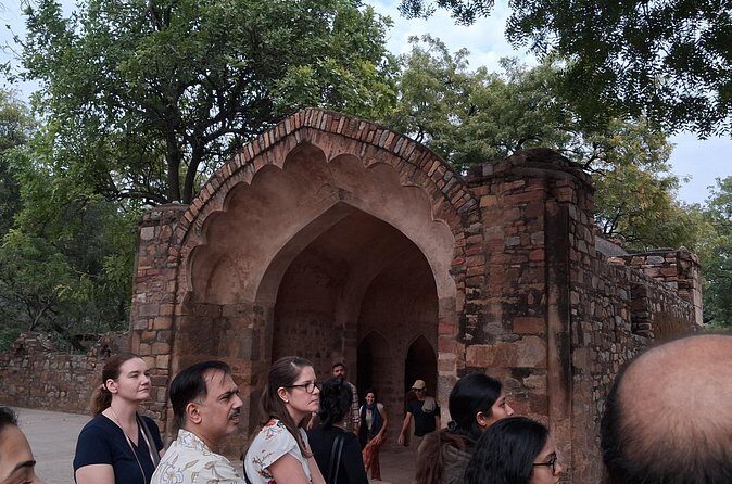 A Sunset Walk at Qutub Complex - FAQs
