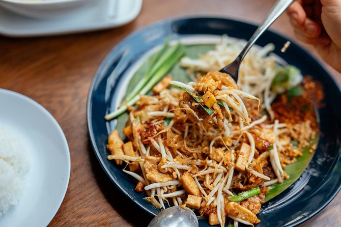 A Taste of Bangkok: Street Food Private Tour - Bangkoks Vibrant Food Scene