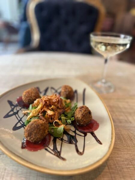 A Taste Of Edinburgh Food Tour. Includes All Food & Drinks - Included Food and Drinks