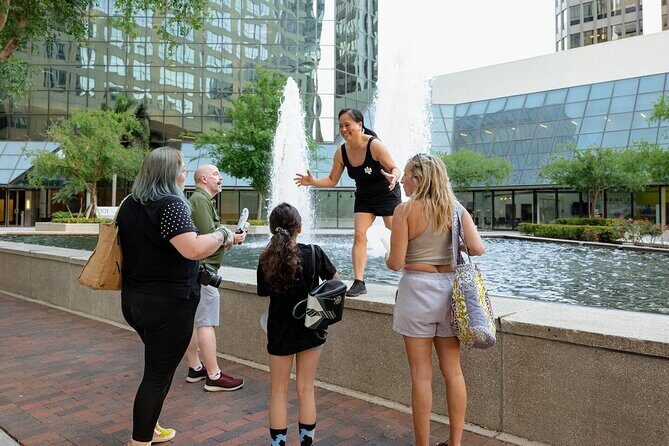 A Toast to the Ghost Haunted Pub Crawl in Downtown Orlando - Good To Know