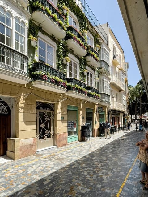 A Walk Through History: Easy Cartagena in 90 Minutes - Highlights of the Tour Experience