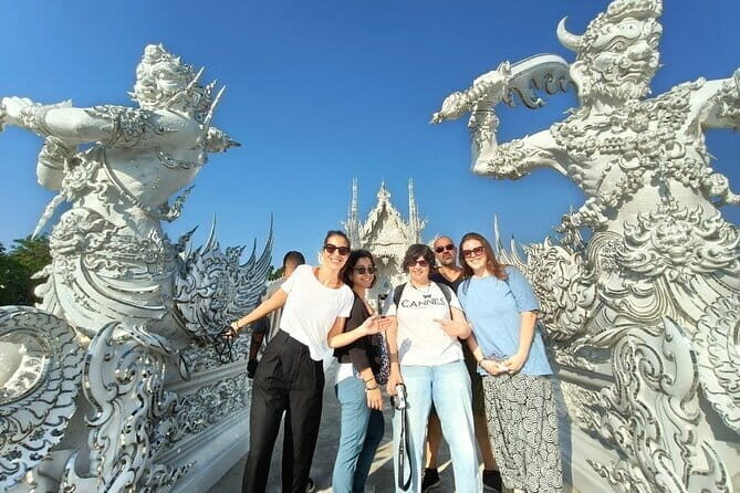 A wonderful day tour : Nice temples in town, THA-Myanmar Border. - The Sum Up