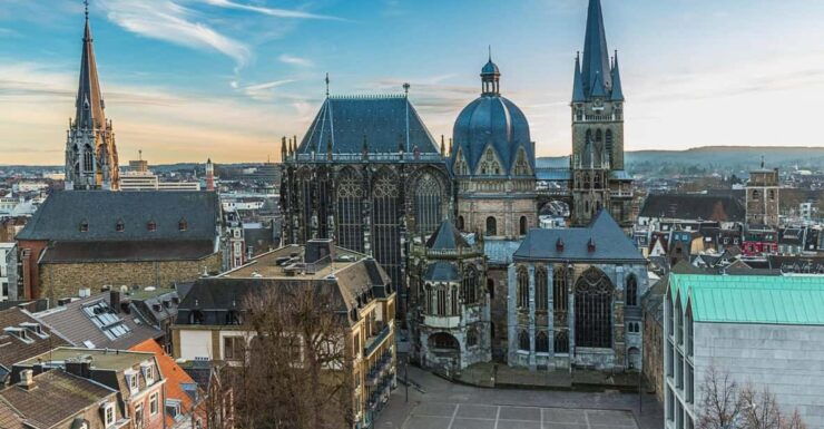 Aachen: Express Walk With a Local in 60 Minutes - Key Points