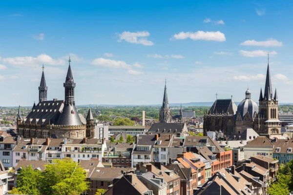 Aachen: Express Walk With a Local in 60 Minutes - Tips for a Great Experience
