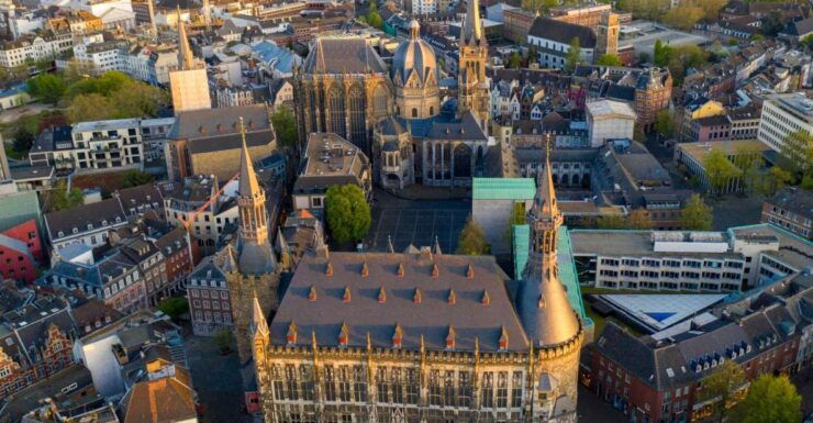 Aachen: First Discovery Walk and Reading Walking Tour - Activity Duration and Cancellation Policy