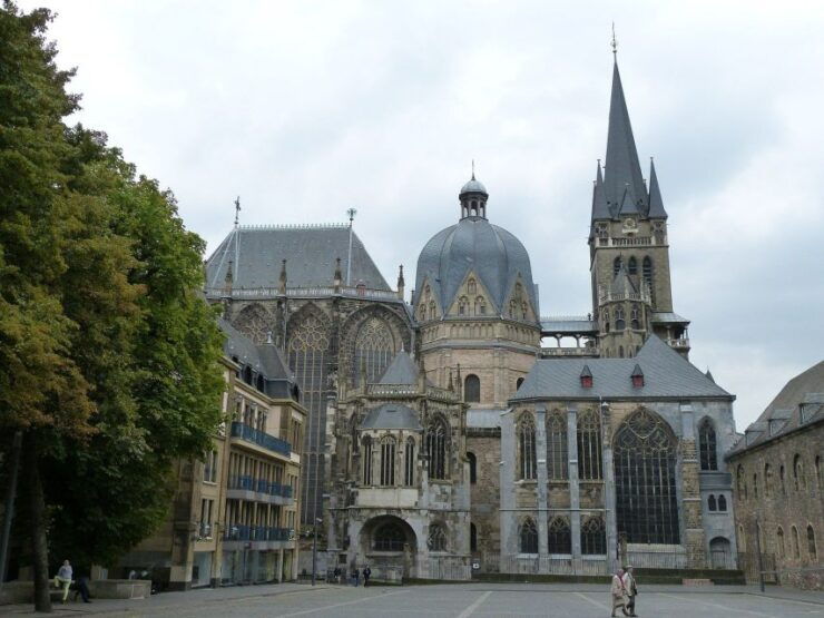 Aachen: Private Christmas Market Tour - Flexible Payment and Reservation