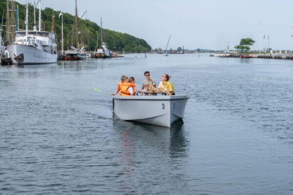 Aarhus: 1 or 1,5 Hour Boat Rental - No License Required - Ideal for Picnics and Relaxation