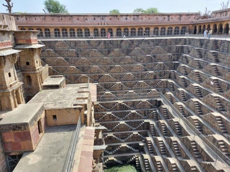 Abhaneri Step Well & Fatehpur Tour With Agra to Jaipur Drop - Tour Itinerary