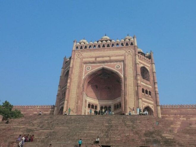 Abhaneri Step Well & Fatehpur Tour With Agra to Jaipur Drop - Language and Communication