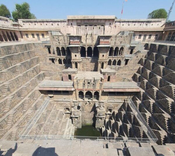 Abhaneri Step Well & Fatehpur Tour With Agra to Jaipur Drop - Directions