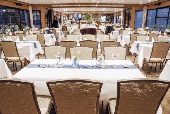 Abichts Grand Kale Tour Trip Through the Port of Hamburg - Culinary Delights on Board