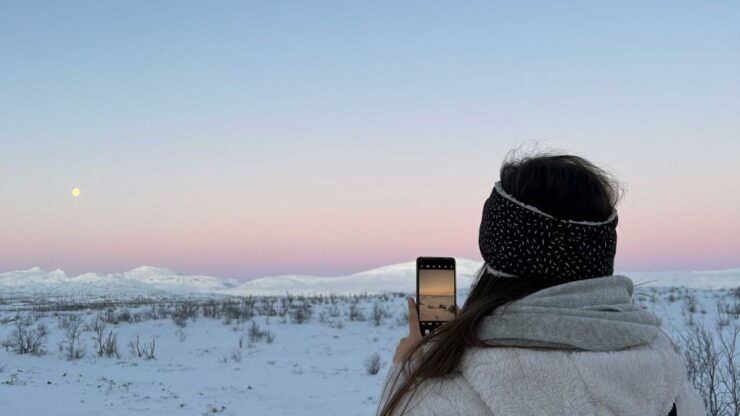 Abisko: Guided Sunrise Morning Hike With Hot Chocolate - Experience Abiskos Breathtaking Sunrise Views