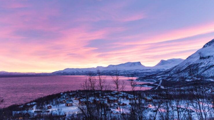 Abisko: Guided Sunrise Morning Hike With Hot Chocolate - Enjoy Guided Hiking in Swedish Lapland