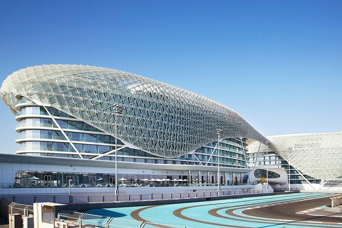 Abu Dhabi Airport Transfers: Abu Dhabi City to Airport AUH in Business Car - Professional and Experienced Chauffeurs
