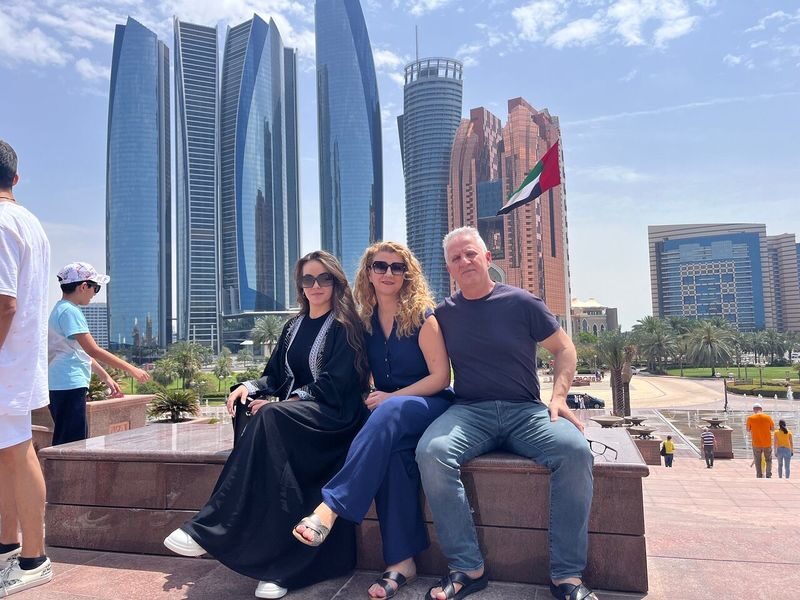 Abu Dhabi City Tour with Grand Mosque from Dubai - Palace views and a brief art stop
