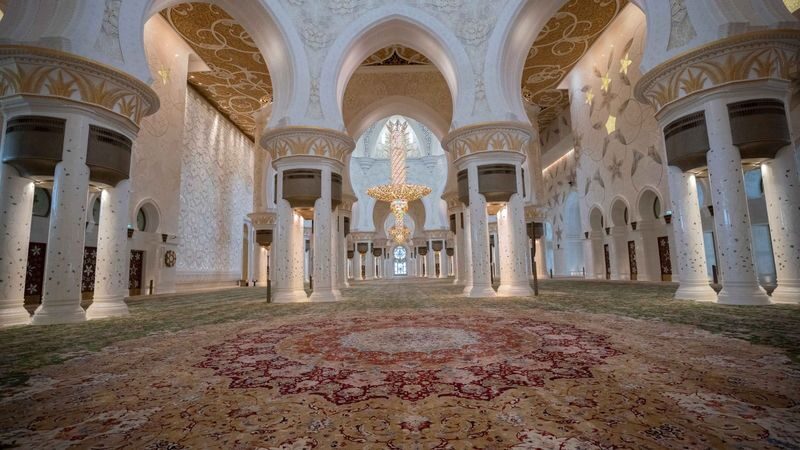 Abu Dhabi City Tour with Grand Mosque from Dubai - Lunch at Marina Mall, then the ride back