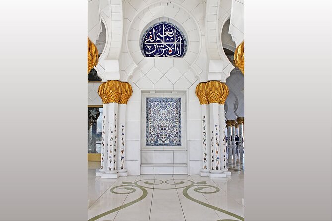 Abu Dhabi Grand Mosque, Qasr Al Watan and Louver Museum - Discovering Abu Dhabis Cultural Gems