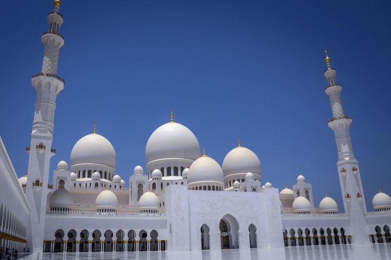 Abu Dhabi Sheikh Zayed Mosque Half-Day Guided Tour - The drive from Dubai sets the pace