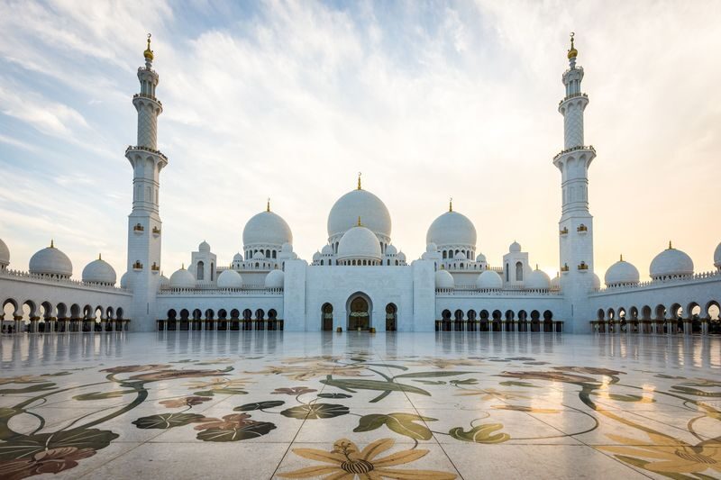 Abu Dhabi Sheikh Zayed Mosque Half-Day Guided Tour - Who should book this mosque tour?