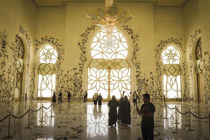 Abu Dhabi Sheikh Zayed Mosque Half-Day Tour From Dubai - Tour Guide and Knowledge