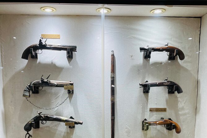 Abu Dhabi Sightseeing Private Tour From Dubai - Lunch and Refreshments