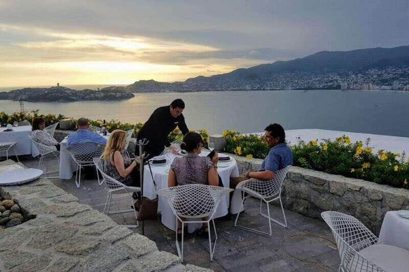 -Acapulco: Bella Vista Dinner with Drinks and Cliff Diving - A Deeper Look into the Experience