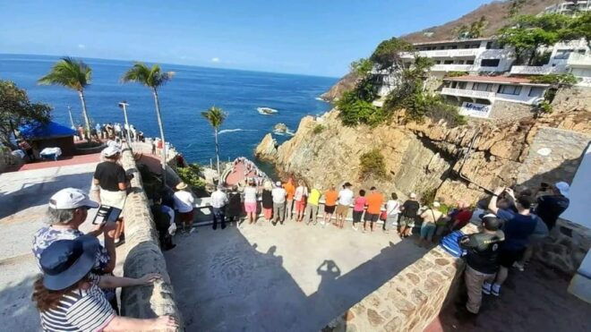 Acapulco: Express Cliff Diving Show Tour - Tour Duration and Guide