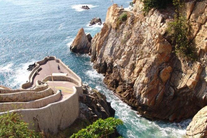 Acapulco: Express Cliff Diving Show Tour - Language and Pickup