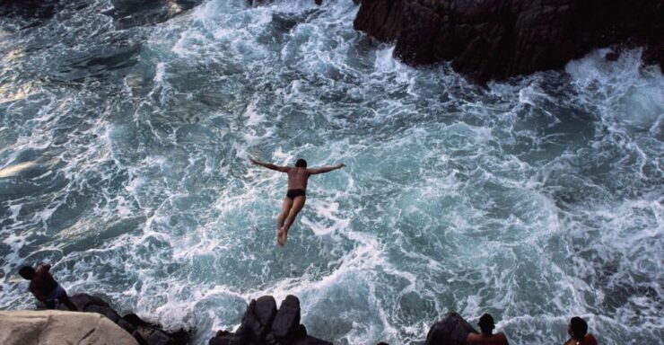 *Acapulco High Cliff Divers With 2 Drinks by Night - Experience Highlights