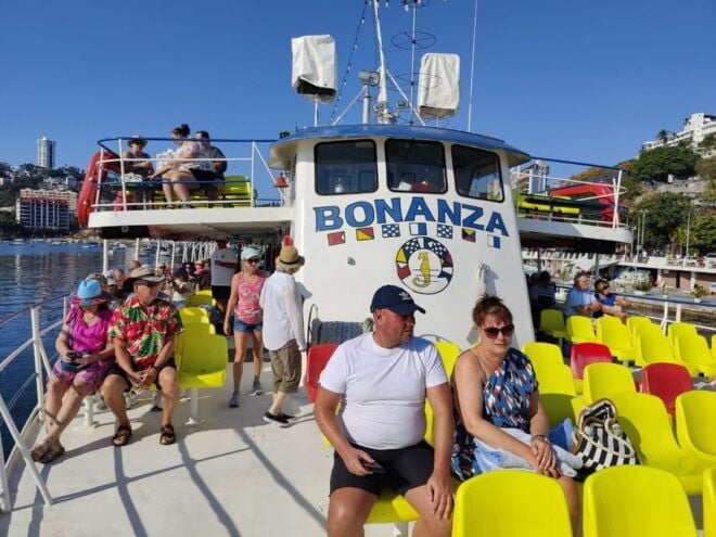 Acapulco: Sunset on Yacht Bonanza Tour - Experience Highlights