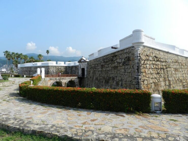 *Acapulco Walking Tour San Diego Fort Museum & Cliff Divers - Experience Highlights