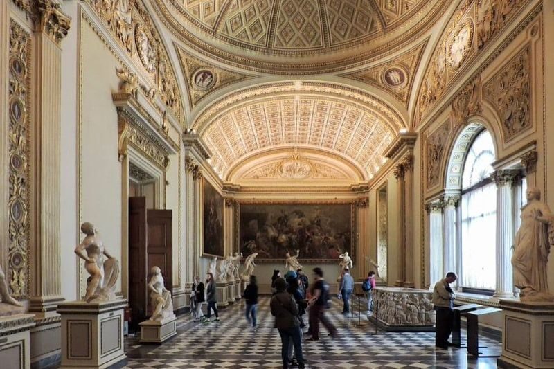 Accademia and Uffizi Gallery Combo Tickets with Multilingual Audio App - Meeting the host and collecting tickets