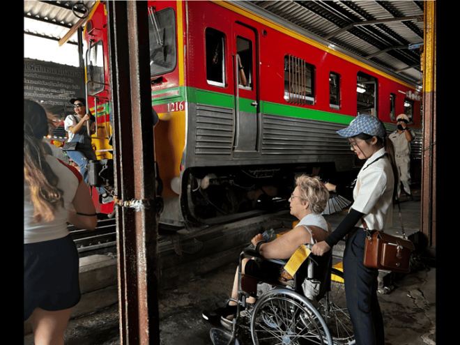 Accessible Floating & Railway Markets Tour (Wheelchair) - Tour Highlights and Experiences